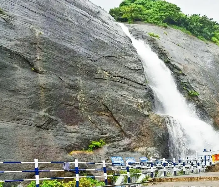 Bathe in Courtallam (Kutralam) Falls