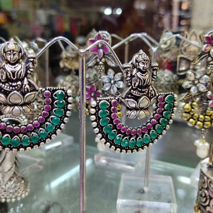 T. Nagar & Pondy Bazaar Shopping Sarees, Gold & a Pedestrian Plaza